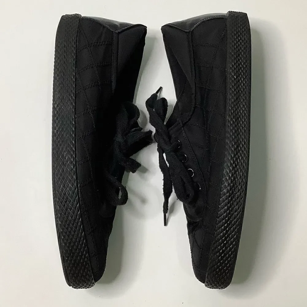 Stuart Weitzman Lace Up Textile Low Top Women Fashion Sneakers Sz 8.5
